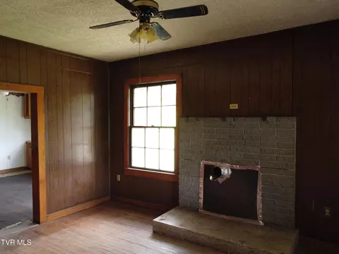Living - 14176 Countiss Road Abingdon Va 24210, Abingdon, VA 24210 photo 2 of 4
