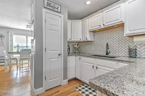 Kitchen - 19529 Snaffle Bit Lane Bristol Va 24202, Bristol, VA 24202 photo 2 of 7