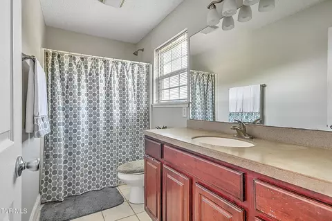 Bath - 19529 Snaffle Bit Lane Bristol Va 24202, Bristol, VA 24202 photo 1 of 4