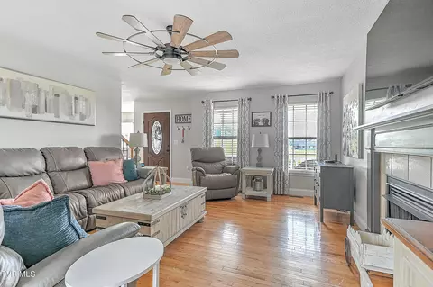 Living - 19529 Snaffle Bit Lane Bristol Va 24202, Bristol, VA 24202 photo 1 of 4