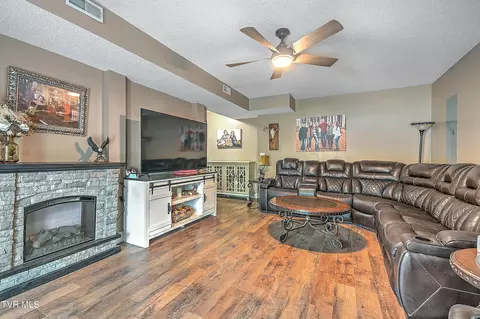 Living - 19529 Snaffle Bit Lane Bristol Va 24202, Bristol, VA 24202 photo 3 of 4