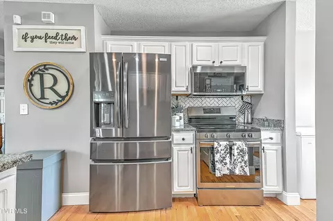 Kitchen - 19529 Snaffle Bit Lane Bristol Va 24202, Bristol, VA 24202 photo 3 of 7