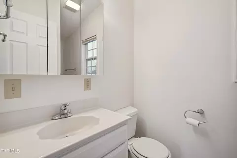 Bath - 705 9th Street Erwin Tn 37650, Erwin, TN 37650 photo 2 of 2