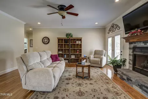 Living - 203 Old Farm Road Erwin Tn 37650, Erwin, TN 37650 photo 2 of 3
