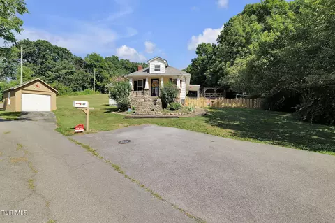527 Rutledge Street Damascus Va 24236, Damascus, VA 24236