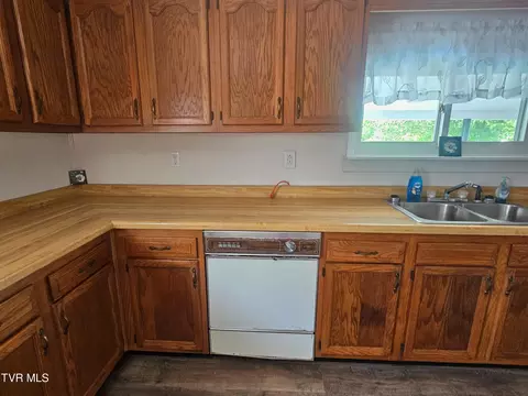 Kitchen - 5643 Freeman Road Wise Va 24293, Wise, VA 24293 photo 3 of 5