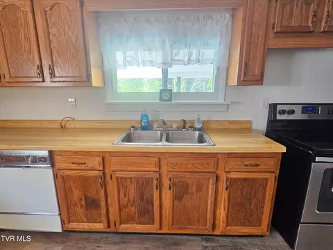 Kitchen - 5643 Freeman Road Wise Va 24293, Wise, VA 24293 photo 2 of 5