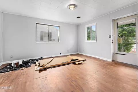 Living - 724 Randolph Street Bristol Va 24201, Bristol, VA 24201 photo 2 of 2