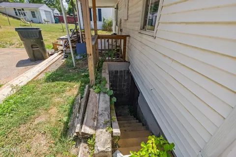 Exterior - 724 Randolph Street Bristol Va 24201, Bristol, VA 24201 photo 4 of 7