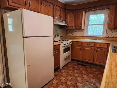 Kitchen - 1126 E Lakeview Drive Johnson City Tn 37601, Johnson City, TN 37601 photo 1 of 4