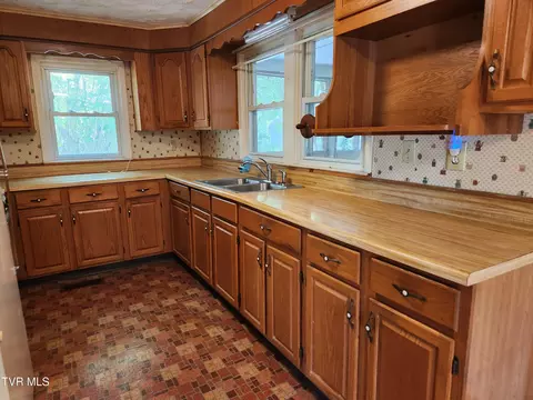 Kitchen - 1126 E Lakeview Drive Johnson City Tn 37601, Johnson City, TN 37601 photo 2 of 4