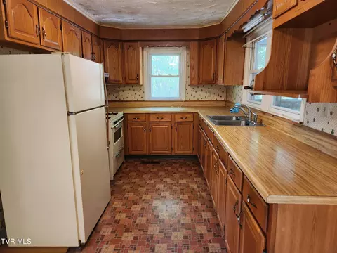 Kitchen - 1126 E Lakeview Drive Johnson City Tn 37601, Johnson City, TN 37601 photo 3 of 4