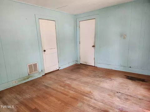 Bedroom - 1126 E Lakeview Drive Johnson City Tn 37601, Johnson City, TN 37601 photo 3 of 4