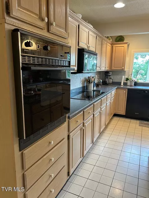 Kitchen - 26182 Beech Hideaway Abingdon Va 24211, Abingdon, VA 24211 photo 6 of 8