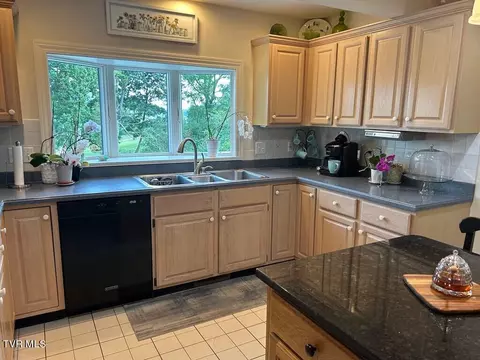 Kitchen - 26182 Beech Hideaway Abingdon Va 24211, Abingdon, VA 24211 photo 1 of 8
