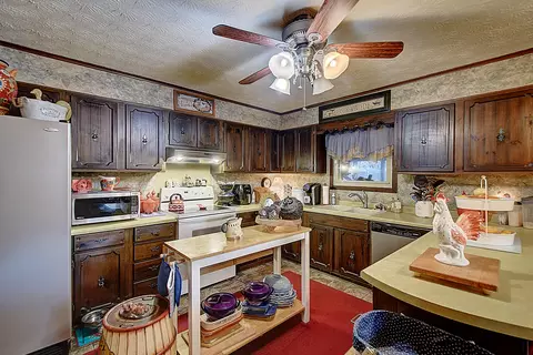 Kitchen - 108 Mountain View Circle Hampton Tn 37658, Hampton, TN 37658 photo 3 of 6