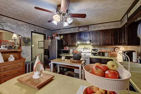 Kitchen - 108 Mountain View Circle Hampton Tn 37658, Hampton, TN 37658 photo 4 of 6