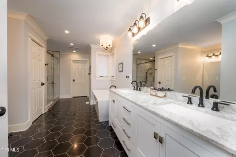 Bath - 164 Snyder Road Gray Tn 37615, Gray, TN 37615 photo 1 of 9