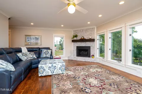 Living - 164 Snyder Road Gray Tn 37615, Gray, TN 37615 photo 5 of 7