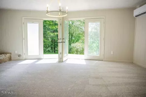 Living - 136 Stevens Lane Hampton Tn 37658, Hampton, TN 37658 photo 5 of 5