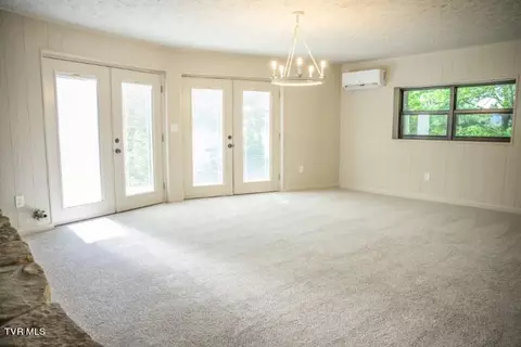 Living - 136 Stevens Lane Hampton Tn 37658, Hampton, TN 37658 photo 4 of 5
