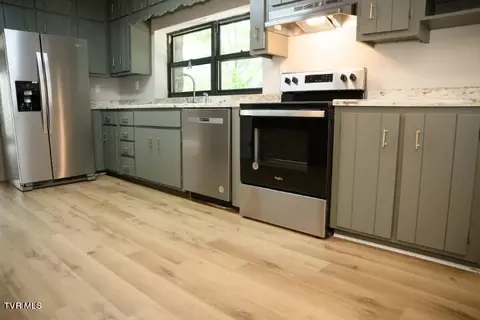 Kitchen - 136 Stevens Lane Hampton Tn 37658, Hampton, TN 37658 photo 4 of 5
