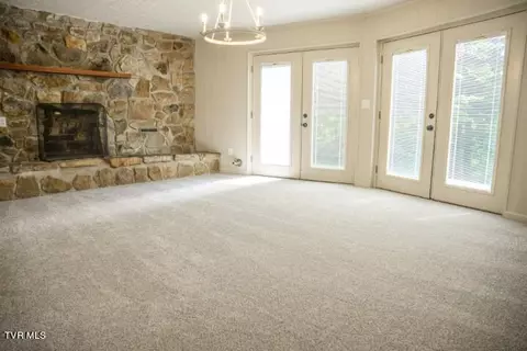 Living - 136 Stevens Lane Hampton Tn 37658, Hampton, TN 37658 photo 2 of 5