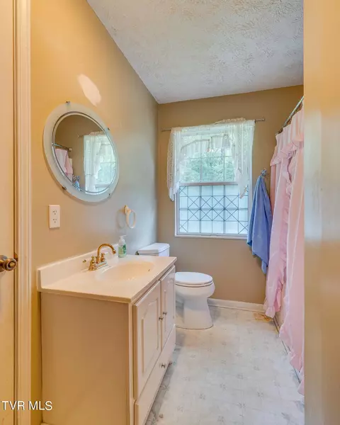 Bath - 175 Witcher Lane Erwin Tn 37650, Erwin, TN 37650 photo 1 of 2