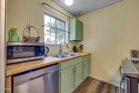 Kitchen - 175 Witcher Lane Erwin Tn 37650, Erwin, TN 37650 photo 3 of 4