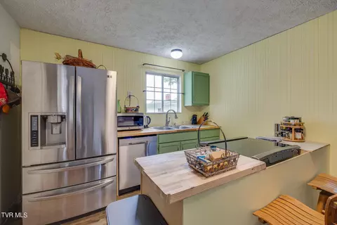 Kitchen - 175 Witcher Lane Erwin Tn 37650, Erwin, TN 37650 photo 2 of 4