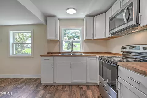 Kitchen - 209 Mountain View Drive Hampton Tn 37658, Hampton, TN 37658 photo 3 of 4