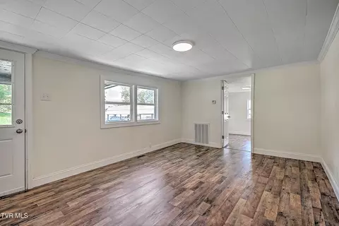 Living - 209 Mountain View Drive Hampton Tn 37658, Hampton, TN 37658 photo 3 of 7