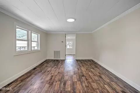 Living - 209 Mountain View Drive Hampton Tn 37658, Hampton, TN 37658 photo 2 of 7