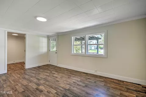 Living - 209 Mountain View Drive Hampton Tn 37658, Hampton, TN 37658 photo 4 of 7