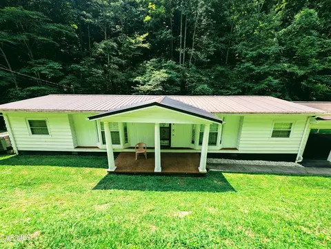 1008 Road Branch Clinchco Va 24226, Clinchco, VA 24226