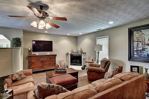 Living - 410 Shadden Road Gray Tn 37615, Gray, TN 37615 photo 2 of 6