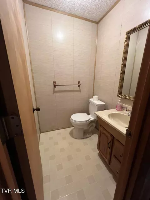 Bath - 650 Hill Avenue Erwin Tn 37650, Erwin, TN 37650 photo 1 of 3