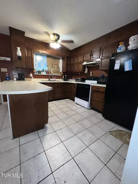 Kitchen - 650 Hill Avenue Erwin Tn 37650, Erwin, TN 37650 photo 1 of 3