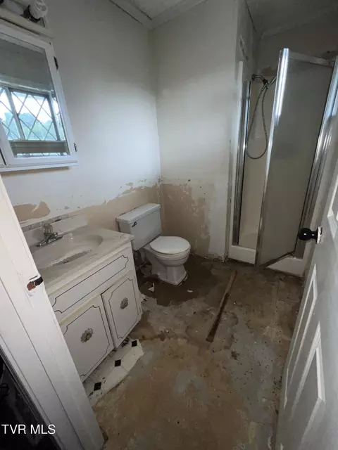 Bath - 650 Hill Avenue Erwin Tn 37650, Erwin, TN 37650 photo 3 of 3