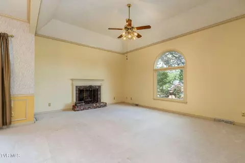 Living - 4 Mcgregor Place Johnson City Tn 37604, Johnson City, TN 37604 photo 1 of 11