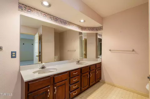 Bath - 4 Mcgregor Place Johnson City Tn 37604, Johnson City, TN 37604 photo 1 of 6
