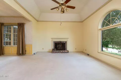 Living - 4 Mcgregor Place Johnson City Tn 37604, Johnson City, TN 37604 photo 3 of 11
