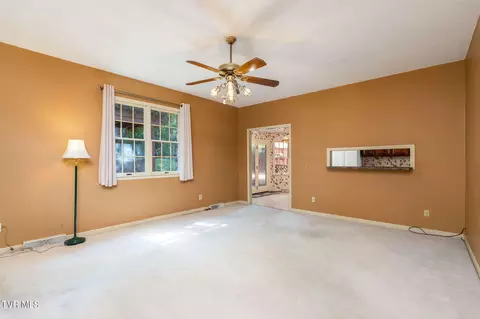 Living - 4 Mcgregor Place Johnson City Tn 37604, Johnson City, TN 37604 photo 7 of 11