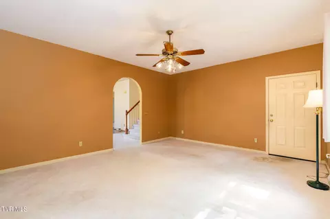 Living - 4 Mcgregor Place Johnson City Tn 37604, Johnson City, TN 37604 photo 9 of 11