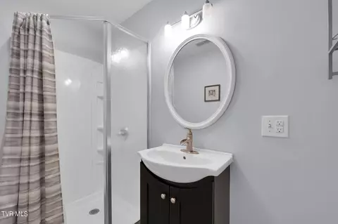 Bath - 17478 Ridgeview Drive Abingdon Va 24211, Abingdon, VA 24211 photo 1 of 5