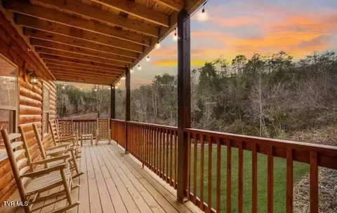 852 String Run Way Pigeon Forge Tn 37863, Pigeon Forge, TN 37863