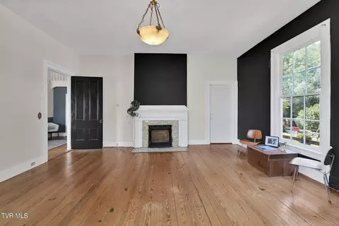 Living - 370 E Main Street Abingdon Va 24210, Abingdon, VA 24210 photo 1 of 4