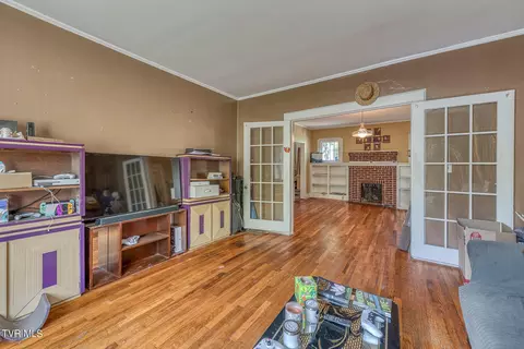 Living - 1005 Baxter Street Johnson City Tn 37601, Johnson City, TN 37601 photo 2 of 3