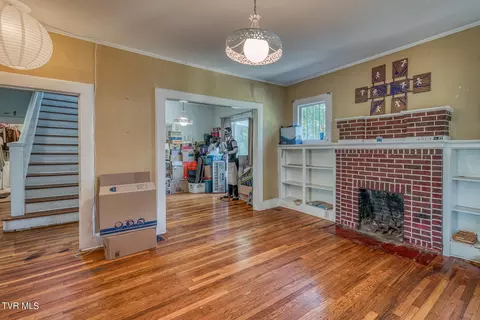 Living - 1005 Baxter Street Johnson City Tn 37601, Johnson City, TN 37601 photo 3 of 3