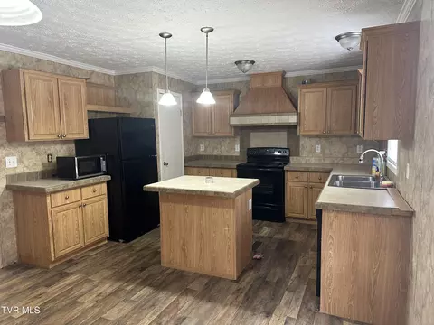 Kitchen - 386 Old Mill Road Keokee Va 24265, Keokee, VA 24265 photo 1 of 2
